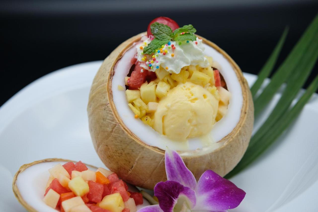 The Royal Palm Beach Front Patong Eksteriør billede